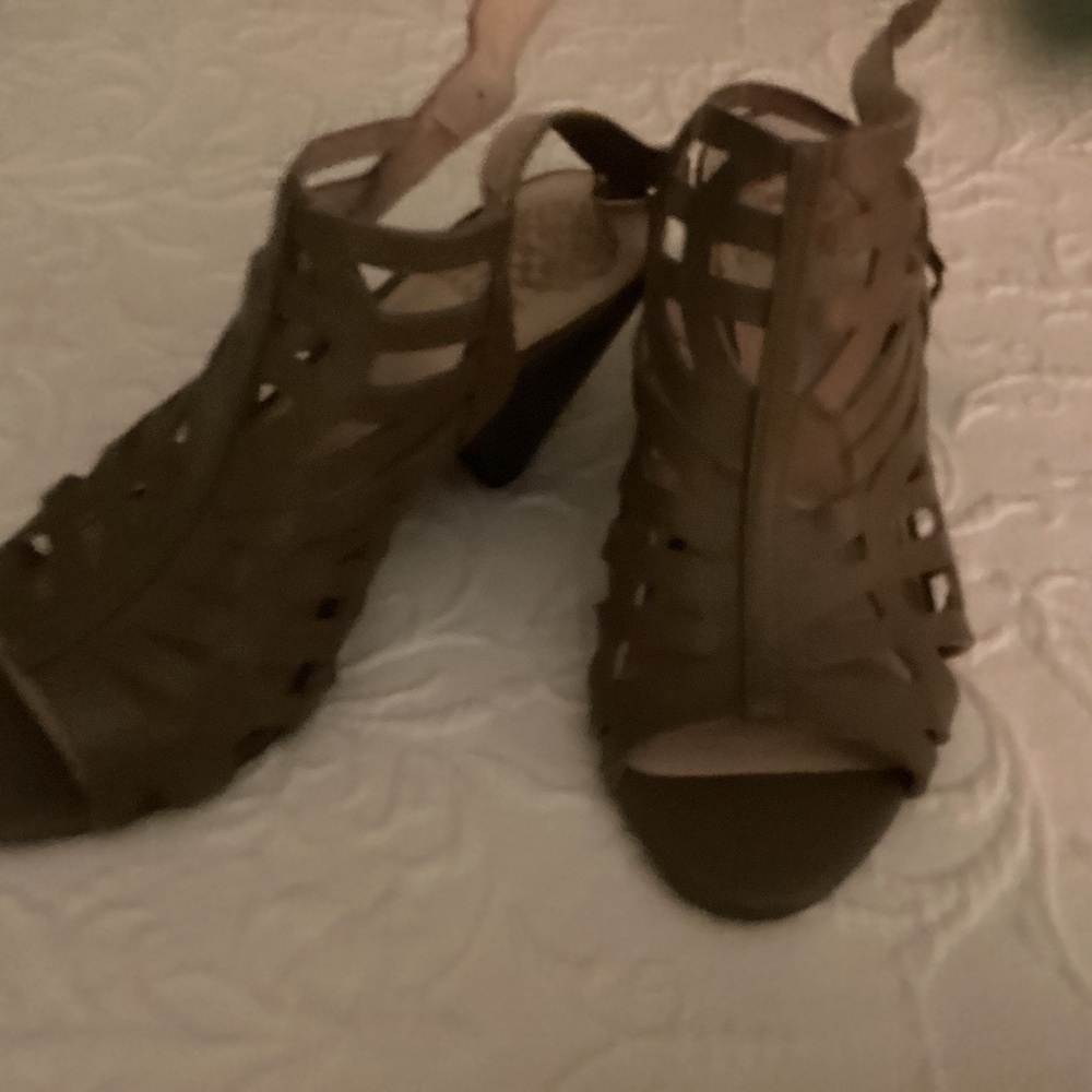 Vince Camuto Elem Khaki Leather Cut Out Heeled Sandals Women’s Size 8